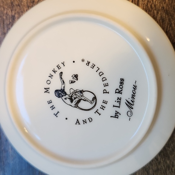 Glass cat coasters  in glass lidded bowl. The Monkey and the Peddler Liz Ross - Picture 4 of 9